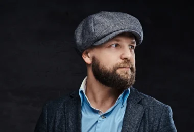 Le béret dans le monde : un accessoire adopté aux quatre coins du globe