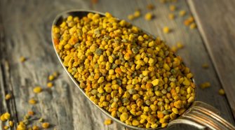 Pollen frais dans cuillère