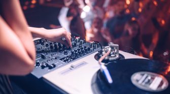 Une DJ