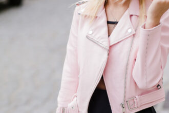 Quelle boutique en ligne choisir pour acheter une veste courte pour femme adaptée à sa morphologie ?
