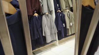 des vêtements
